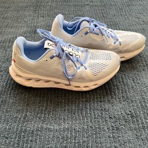 On Running Cloudsurfer women’s 8 blue heather and white